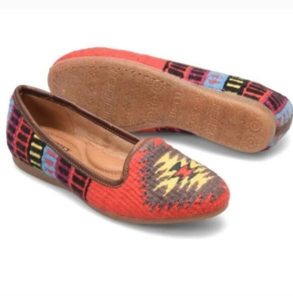 BORN Women’s Giselle Flat Shoes In Red Multi Aztec Size 8 Like New